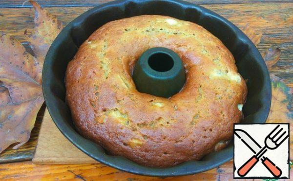 Bake at 180 degrees for 50 minutes.
Check the readiness with a toothpick, piercing the mannikin, it should come out dry.