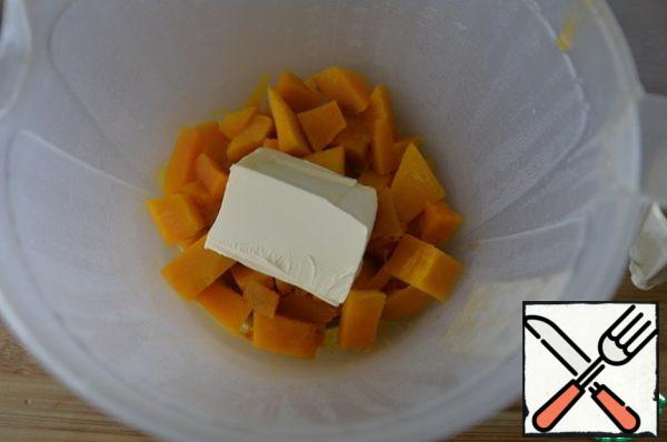 Add to the pumpkin oil at room temperature and punch everything in the puree blender.