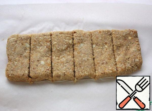 Put the dough on a sheet of parchment, form a rectangle 1 cm thick, cut into cubes.
Bake in a well-heated oven at 180 * 20 minutes.
