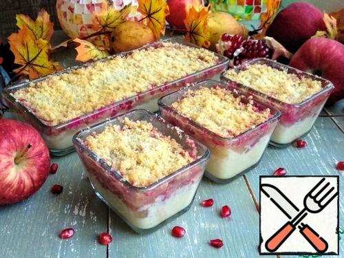 Ready crumble can be served to the table. The dessert is very juicy, tender and extremely tasty.