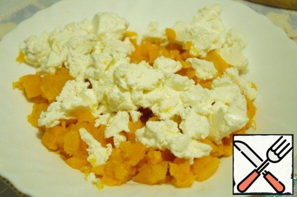 Pre-bake the pumpkin until soft. Remove the peel.
Chop the pulp, add cheese, mash with a fork.
