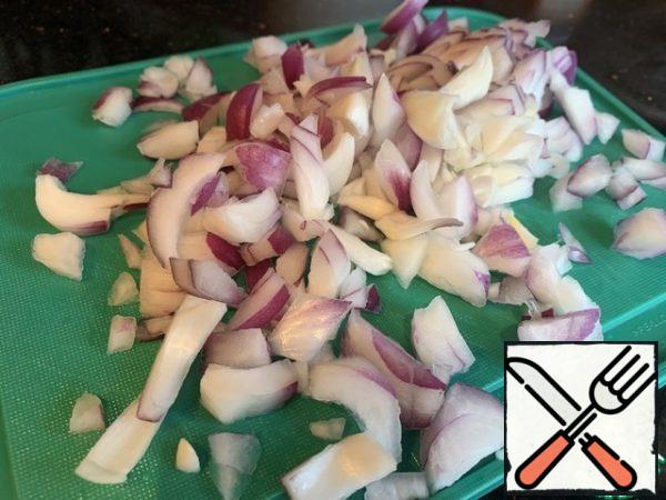 Finely chop the onion and mushrooms.
