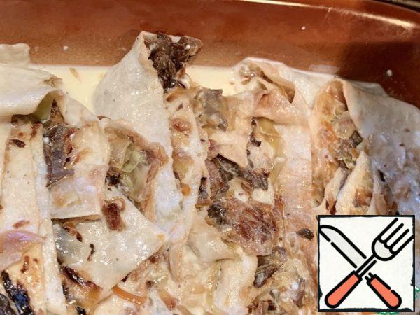 Pour over the rolls and bake in a preheated 180 degree oven for 30-35 minutes until they are browned.
