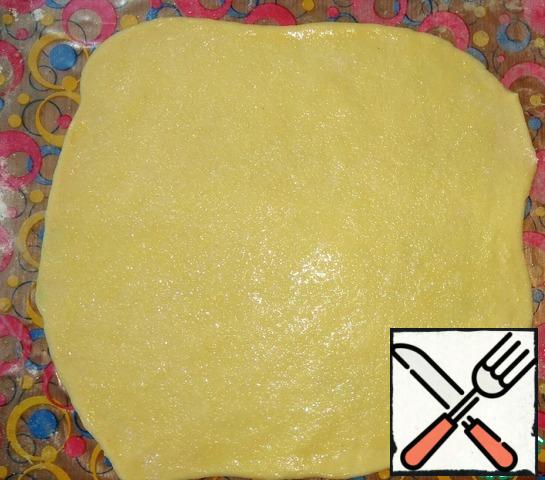 Grease the rolled dough with melted butter and sprinkle with sugar. Sugar for topping can be mixed with cocoa or cinnamon.