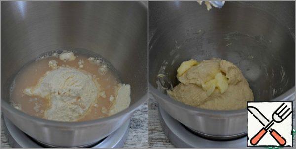 Sift flour, mix with salt and sugar.
Pour in flour water with yeast. Knead the dough in the bowl of a food processor. The dough at this stage is sticky and viscous, it is problematic to work with it, knead by hand, but you do not need to pour flour.
Add the soft butter to the dough and knead the dough for 10-12 minutes, until it becomes sufficiently elastic and plastic. It is much more convenient to work with it.