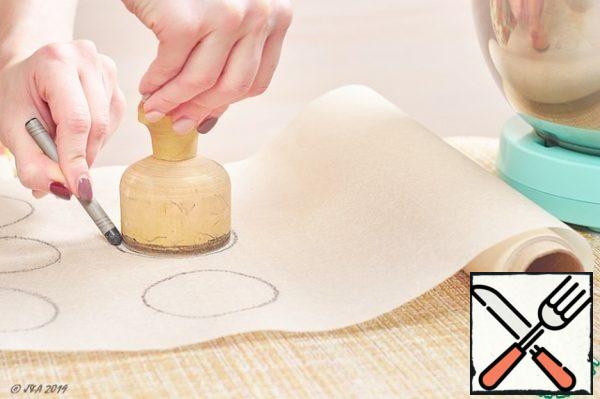 Draw the circle patterns on the parchment in advance, circle the object to the desired diameter with a wax pencil and turn the sheet over.
