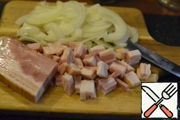 Onion cut into half rings, pork cut into small pieces.
