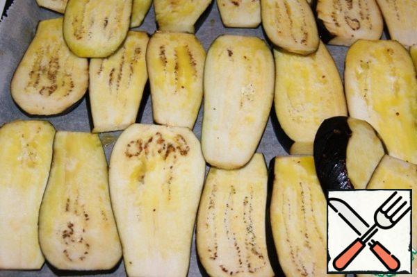 Cut eggplant lengthwise 1 cm thick. Grease with olive oil (4 tbsp.). Bake in a preheated 190*C oven until Golden brown.