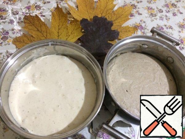 Our sourdough has significantly increased in volume and is ready for kneading bread. Now sift the wheat flour into two deep bowls.
