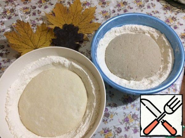 Our dough rose 1.5-2 times. We carefully abenaim, trying to mix in less flour. Again, cover with a towel and put in a warm place.