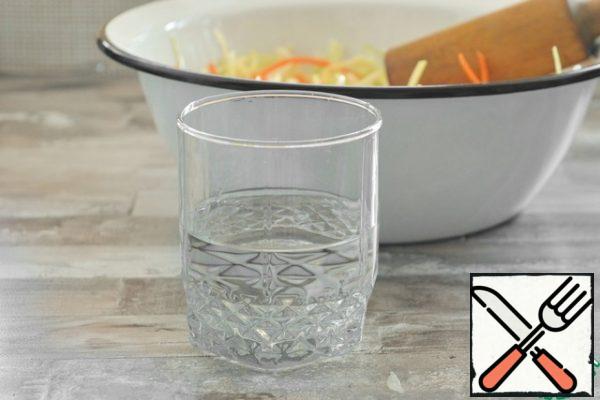 Pour in the water. Water should not be boiled. There is a well- excellent. And there is no something and it will just come off.
