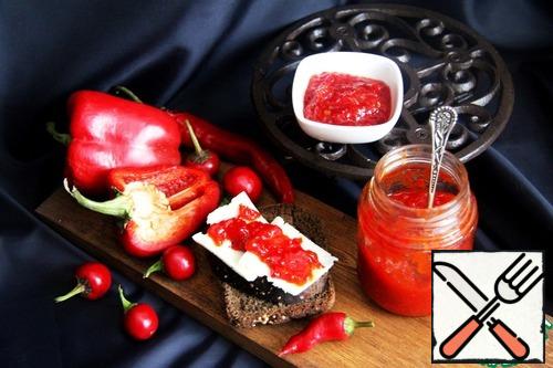 Add all the other ingredients (except the jelly) and cook over medium heat, stirring occasionally for 40-50 minutes, until the jam begins to change color towards saturation.
Puree the jam with a blender, add the jelly and cook for 5 minutes after boiling.