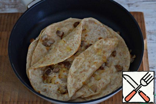 Remove the pan from the heat and immediately roll the tortillas into an envelope or tube. You can do this with a spatula or fork. (hands hot!)