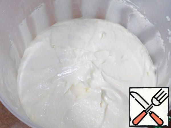 Here is such a smooth and lush cream turns out! Put it in the refrigerator for 30 minutes.