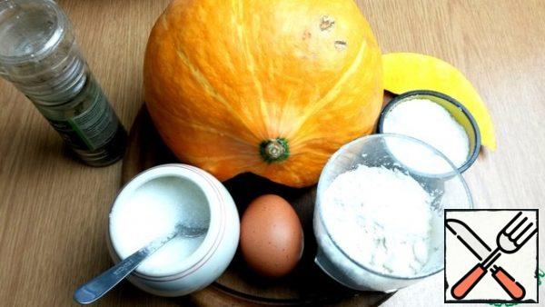 Products based on 200 g of pumpkin: 1 egg, flour - 2 tbsp, a pinch of salt and pepper, sugar-1.5 tbsp.