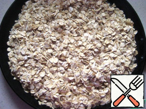 For streusel: oatmeal, fry, stirring constantly, in a dry pan until Golden brown. Remove from heat and allow to cool.