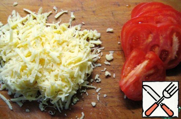 For the filling, cut thin slices of tomato, grate cheese.