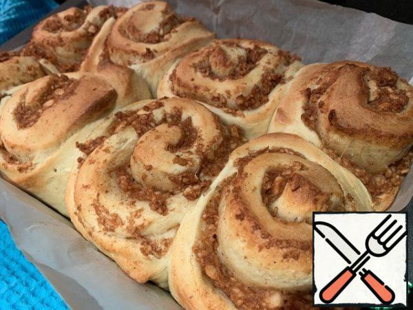 Bake the buns in a preheated 180 degree oven for about 25-30 minutes. Check readiness with a toothpick.