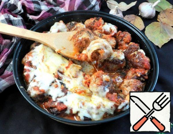 Meatballs in Tomato Sauce with Cheese Recipe