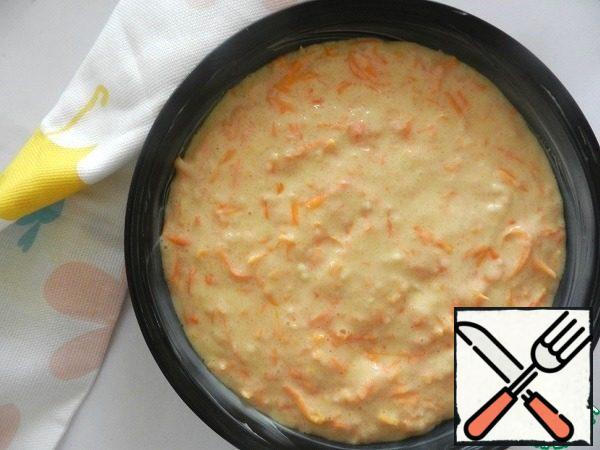 Grease the heat-resistant mold with butter. Put the rice-pumpkin mass and send it to a preheated 180 degree oven for 30 minutes.
