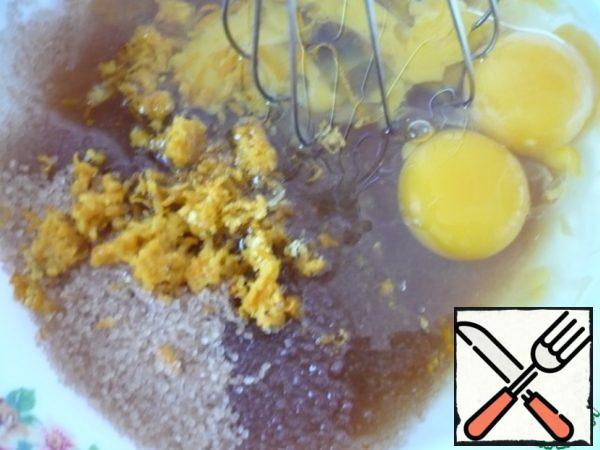 In a bowl, combine the eggs, odorless vegetable oil, brown sugar and orange zest.