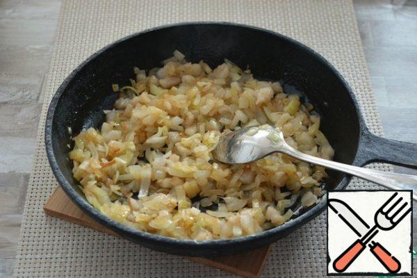 And in the second half, fry the finely chopped onion until golden brown
