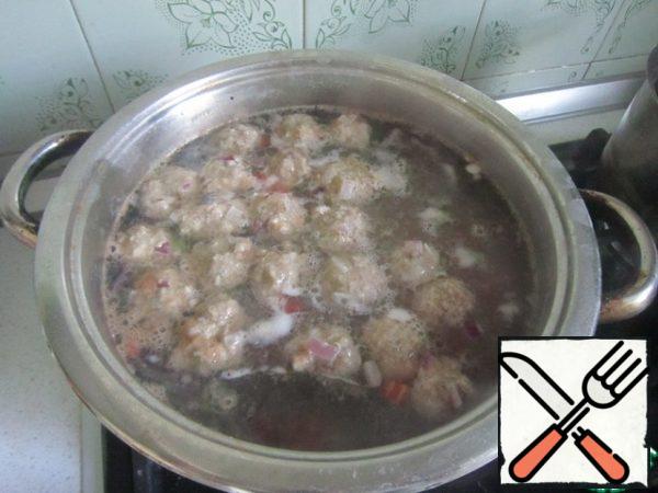 From the minced meat roll up small meatballs and add to the pan.Note: this step can be swapped with the previous one - I tried and and so - in principle there is no difference
