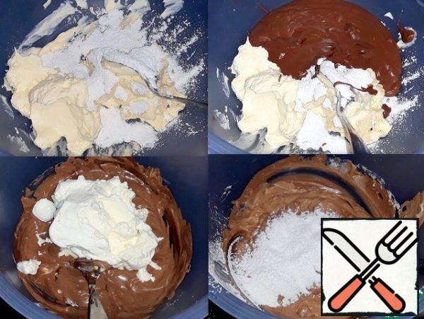 Put the cottage cheese and vanilla sugar in a bowl.
In the microwave, melt the chocolate and, shifting, put it in a bowl. Chocolate lovers can use
not 100 g, but 200. Mix chocolate and cheese.
Whisk the cream with a thickener and put them
in a bowl. I added
powdered sugar to the creamy chocolate mass and stirred the contents
of the bowl well.
