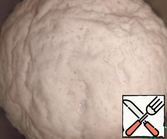 Once the dough is ready, add salt, vegetable oil (50 ml.) and mix. Add the finished mixture to the flour and knead a soft dough. Leave covered in a warm place for 1 hour.