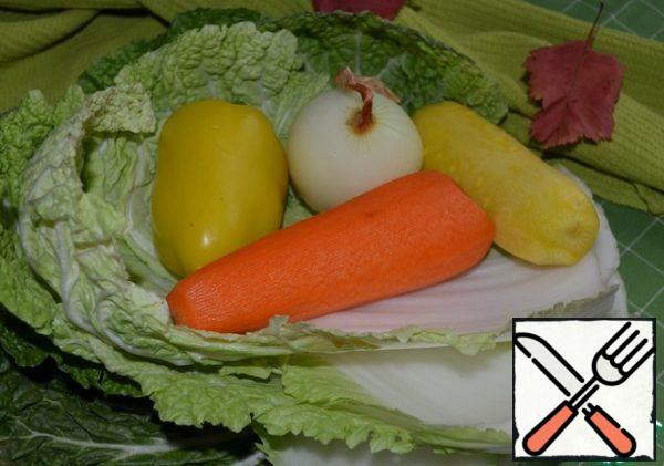 The time is indicated without pickling.
Prepare the vegetables: wash, peel.
