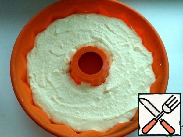 Spread the cottage cheese over the apples.
