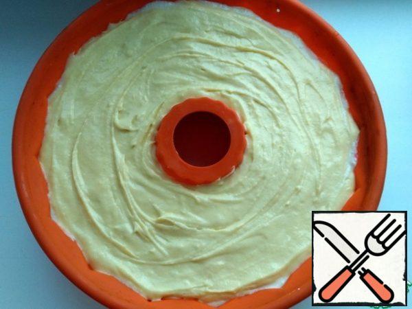 Spread the dough over the curd layer. Put in cold the oven, include on 180 degrees, be preparing 40-45 shadowing Immediately from the oven not remove the, and to leave cheesecake there until full cooling down the oven. Gently turn the form with cheesecake on a dish.