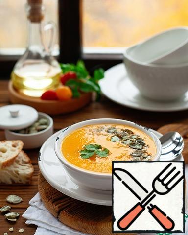 Here is your soup and ready! You can serve it garnished with pumpkin seeds, crackers or sour cream.