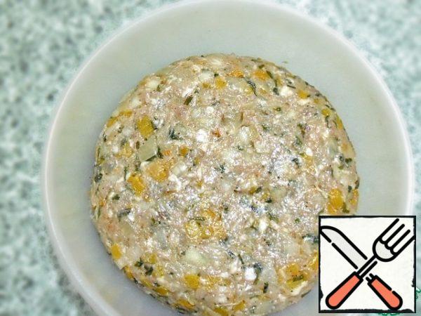 Add a couple of tablespoons of cold water, mix well. Try it, the mass should turn out more salty than you like. Salt will go into the stuffing.
cool.
Now mix with minced meat.
Knead well.
