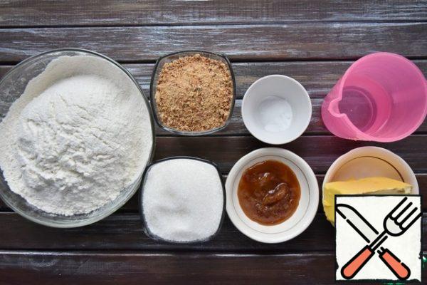 Prepare the necessary products. Grind the granola in a blender to a fine crumb.
