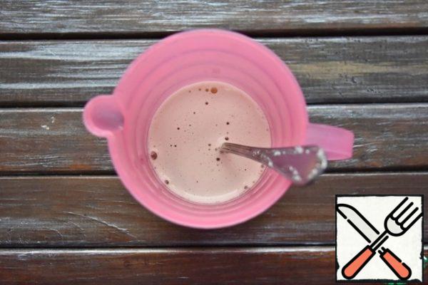 Dissolve honey in boiling water and add soda.
