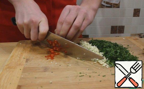 Now very finely chop the hot pepper, garlic, fresh parsley and fresh mint.