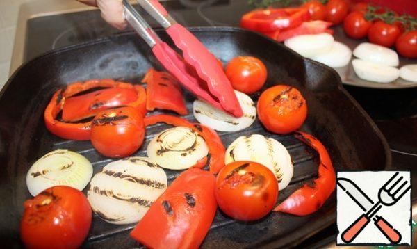 Kefte is very good to serve with vegetables. Fine if it's grilled vegetables. They can be fried in the same grill pan on which we fried the main dish.
All Bon appetit!