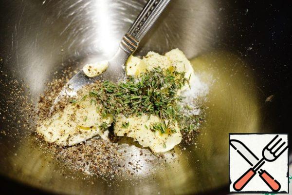 In the melted butter, add the thyme and freshly ground black pepper and a little salt.