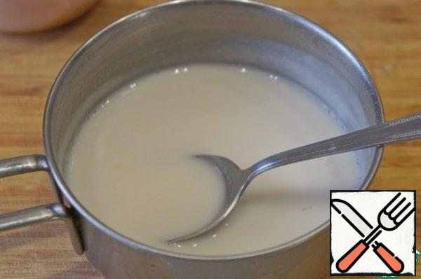 Pour the milk into the swollen gelatin and stir until completely dissolved. Strain through a sieve.
