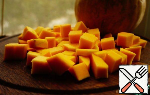 Cut the pumpkin into cubes.
