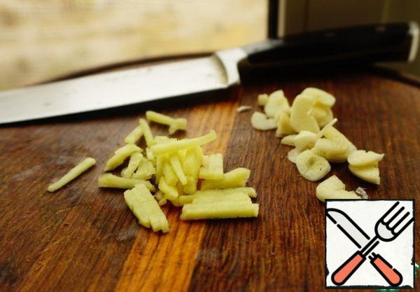Garlic plates and ginger straws
