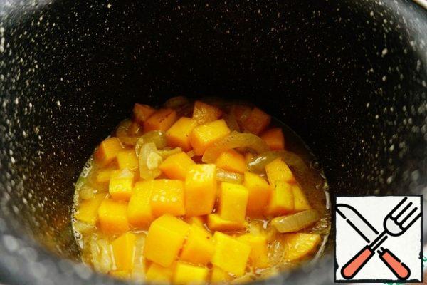 Pour in the orange juice.
