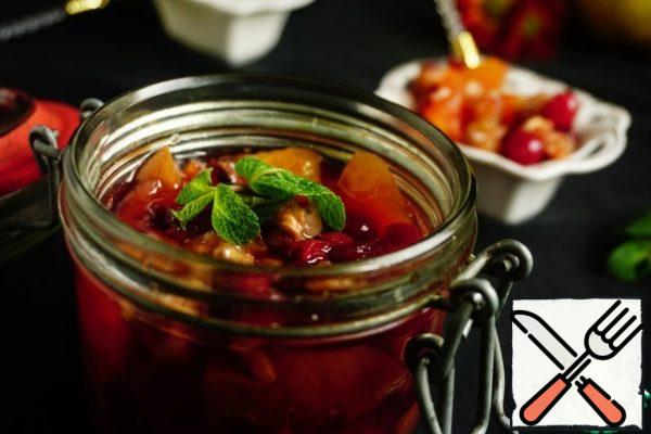 I advise you to let the jam brew for a week so that the nuts have time to soak in syrup.

