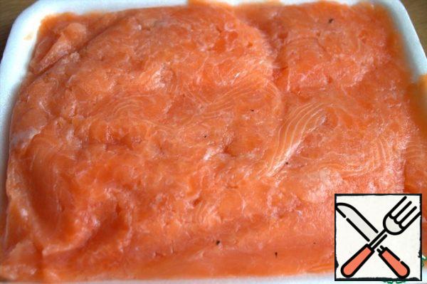 We sell frozen salmon in 0.5 kg briquettes.
