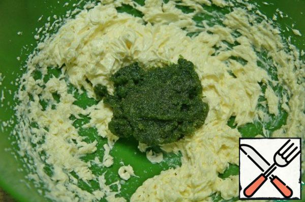 Add the crushed mint mass and salt, whisk.

