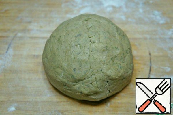Knead the soft, pliable, not sticky to the hands of the dough. You may need more flour. Send the dough in the refrigerator for 30 minutes.