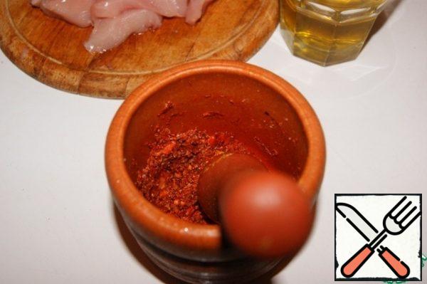 Put the coriander, garlic, paprika, hot pepper, oregano, zest, lemon juice and salt in a mortar and rub everything very well.
Add the oil and mix well.
