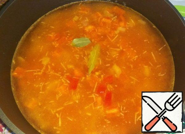 Pour hot water, add salt and bay leaf.
