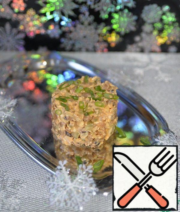 Serve the salad chilled, sprinkled with green onions.

